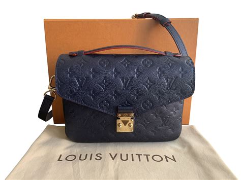 lv pochette metis marine rouge